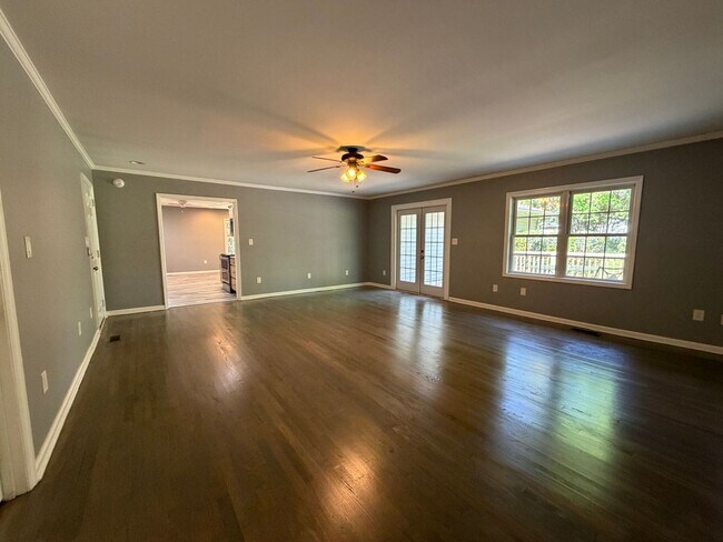 Foto del edificio - Lovely 3 Bedroom, 2 Bath House with 2-Car Garage in Athens, GA