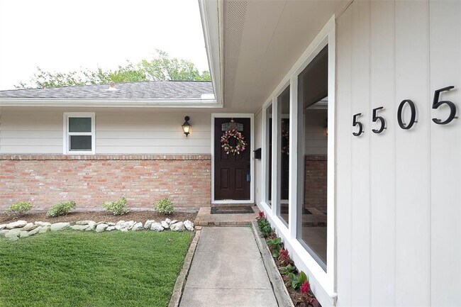 Foto del edificio - 5505 Pagewood Ln