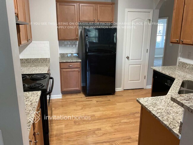 Building Photo - 326 Pin Oak Ave