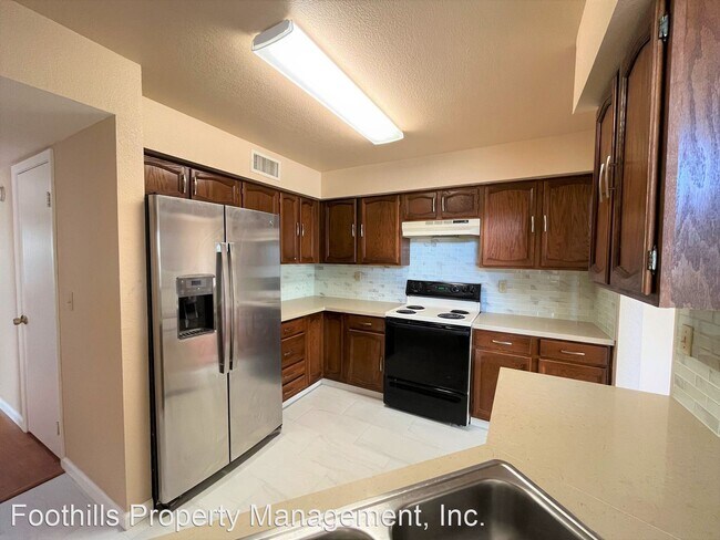 Building Photo - 2 br, 2 bath House - 1390 Vista Montana #15