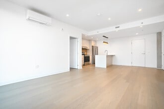Building Photo - 7070 Boul Newman