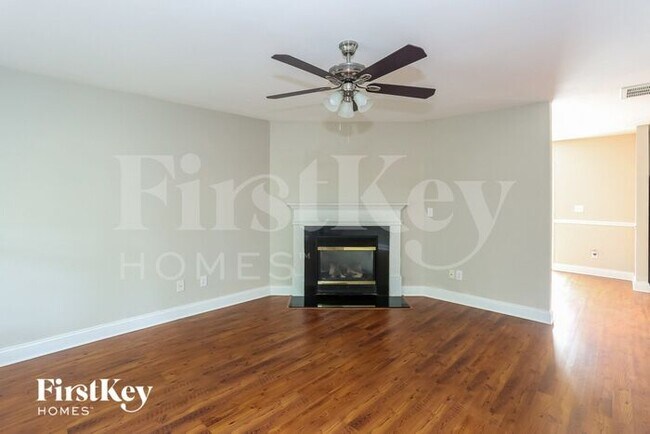 Foto del edificio - 3632 Larkhaven Village Dr