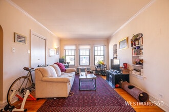 Building Photo - 1618 W Farwell Ave