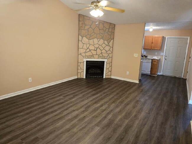 Building Photo - Jacksboro 37757 - 1 bed, 1 bath villa - Ca...