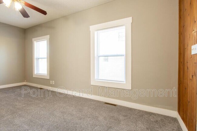 Foto del edificio - 2241-2243 S Topeka St