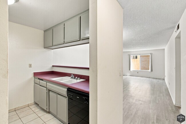 Foto del edificio - 3600 Bagley Ave