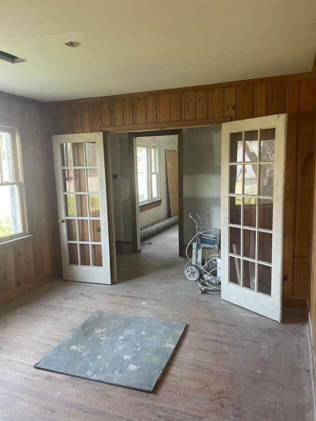 Building Photo - Completely Renovated Ranch