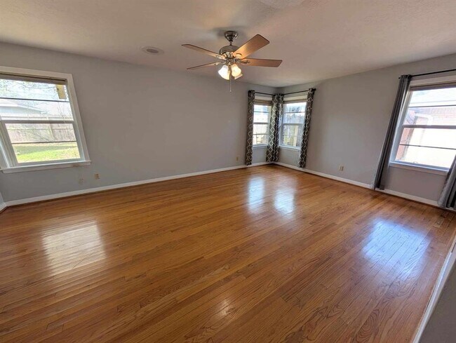 Foto del edificio - 5306 Briarbend Dr