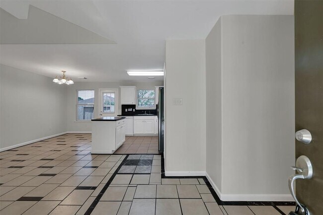 Building Photo - 4823 San Antonio River Dr