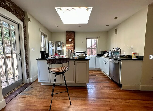 Foto del edificio - 151 Highland St