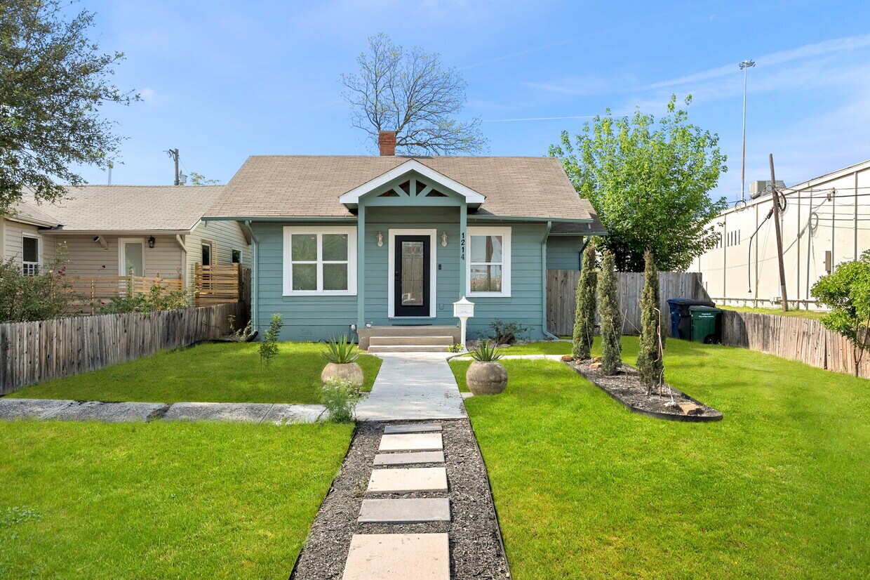 Primary Photo - 1214 W Summit Ave.
