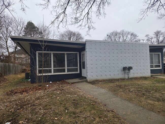 Building Photo - 763 Douglas St