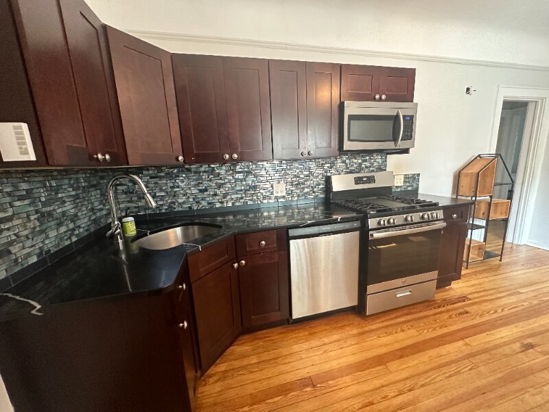 Foto principal - 3512 Cambridge Ave