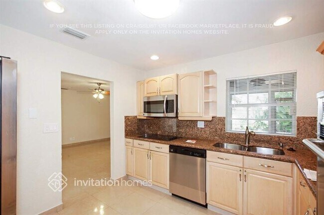 Foto del edificio - 11151 NW 36th Ct