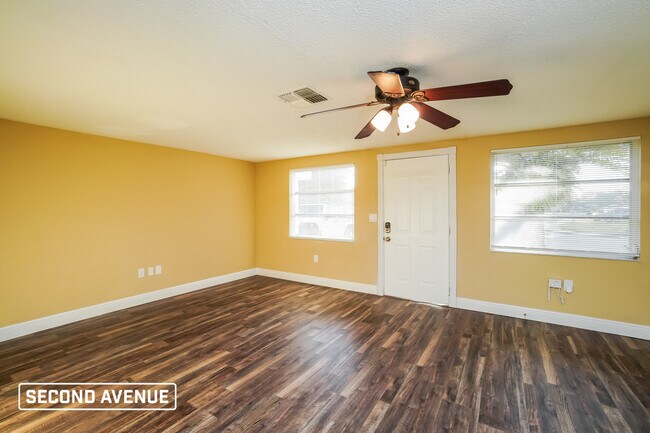 Building Photo - 11725 Meadow Dr