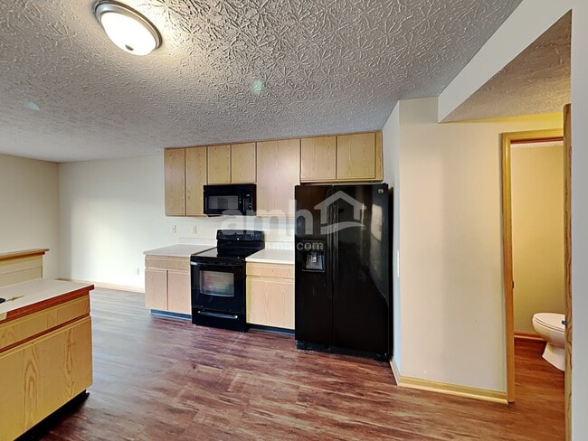 Building Photo - 2107 Waymont Rd