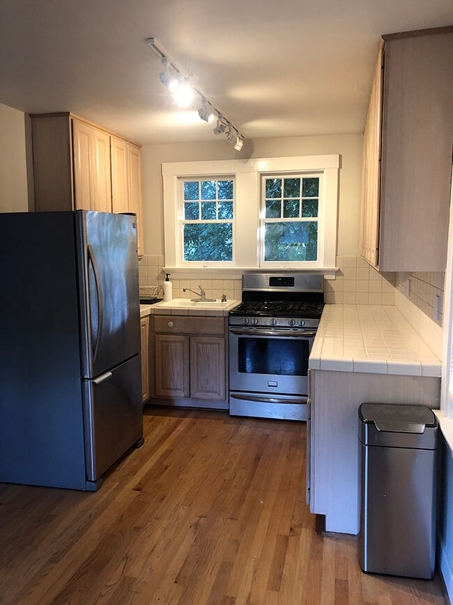 Kitchen - 151 Sycamore Ave