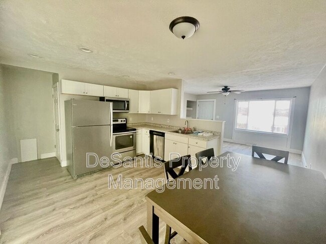 Building Photo - 6313 Crestview Dr
