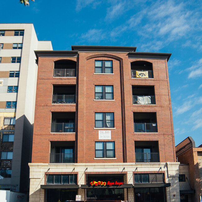 Building Photo - Apartments at Iowa