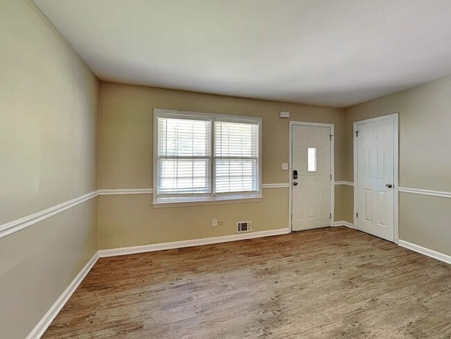 Building Photo - 4554 Wesley Dr