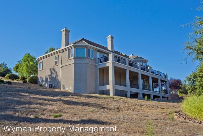 Building Photo - 60 Greenbriar Cir