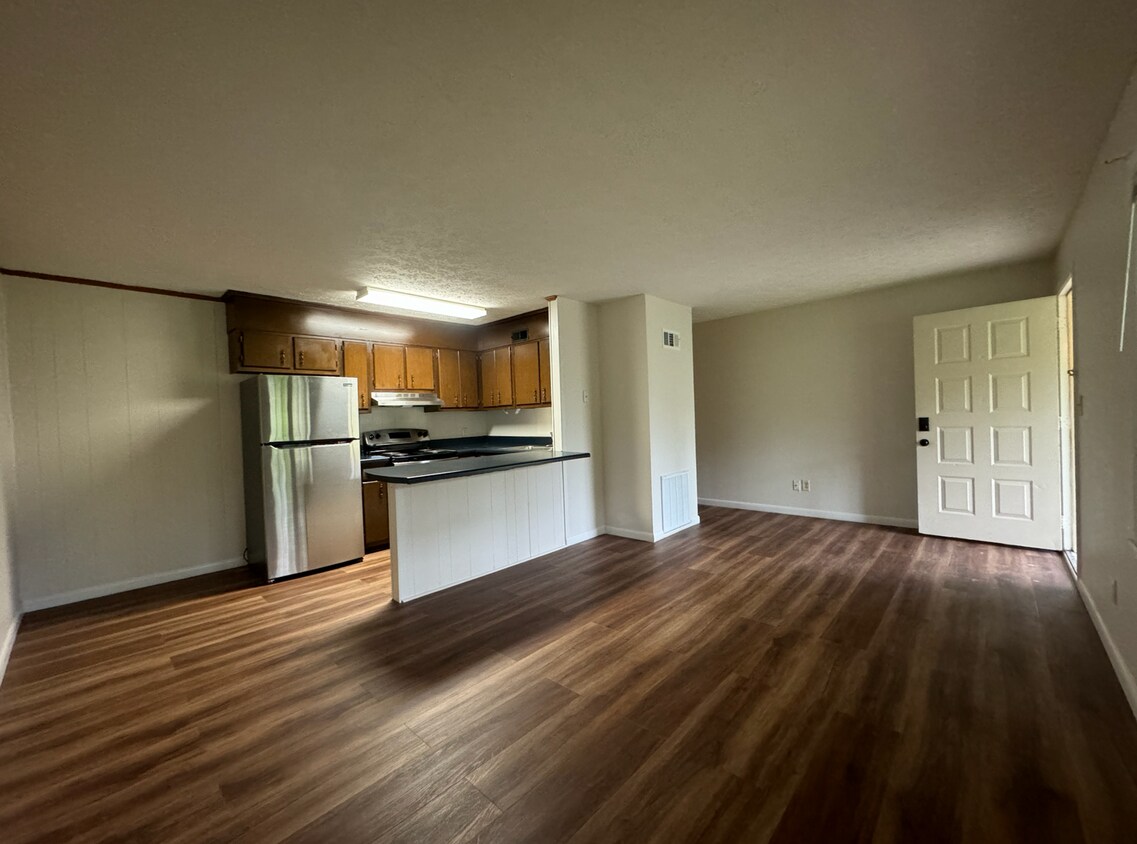 Building Photo - Upstairs apartment close to 40 with an interior refresh - updated floors paint and appliances