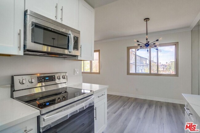 Foto del edificio - 8650 Belford Ave