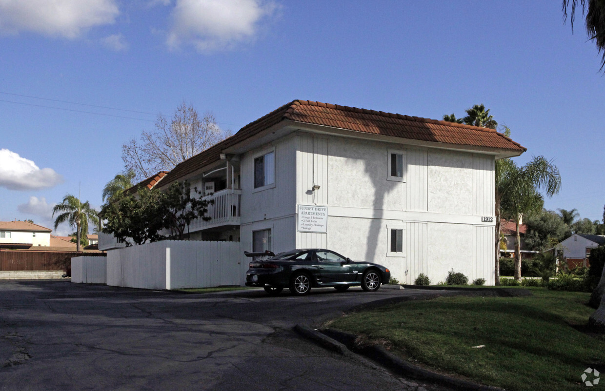 Building Photo - Sunset Drive Apartments