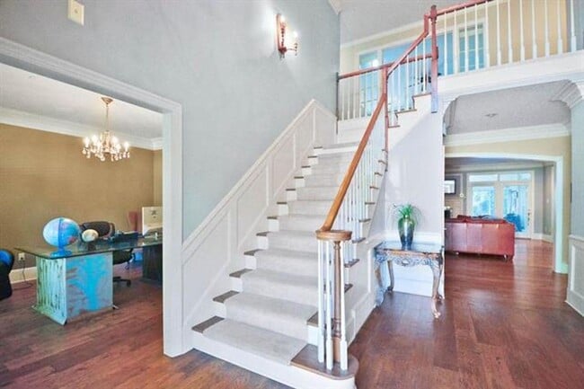 Building Photo - Stunning Germantown Home offering over 450...