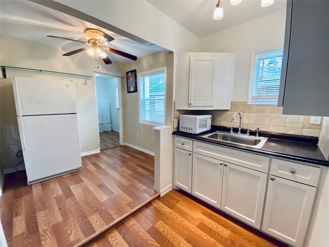 Building Photo - 3921 Woodleigh St