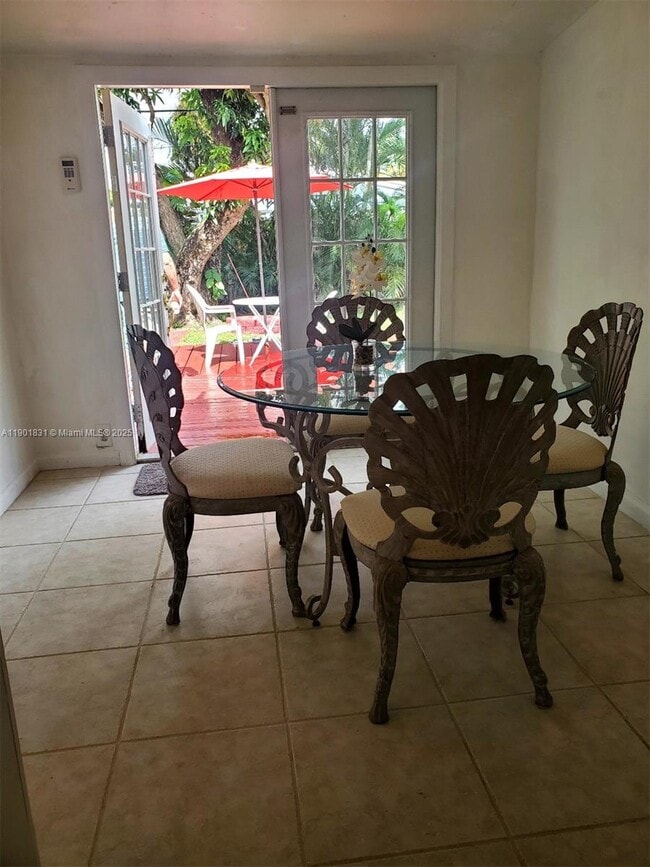 Foto del edificio - 6851 Farragut St
