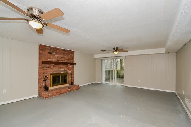 Foto del edificio - 8505 Goldfinch Way