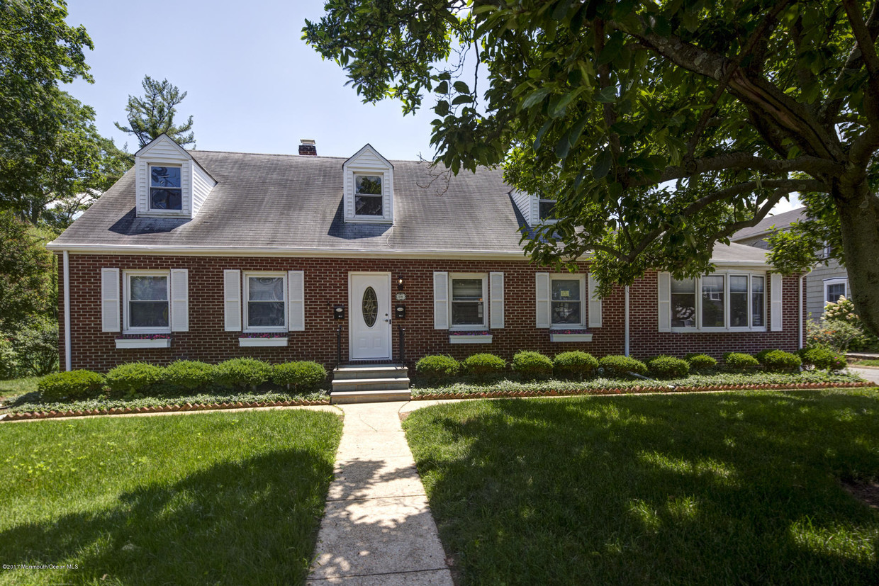 Primary Photo - 216 River Rd
