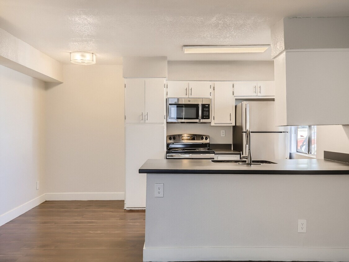 Ava Park Apartments 2524 W Glenrosa Ave Phoenix, AZ