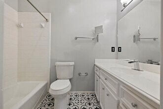 Building Photo - 2807 4 Pines Dr