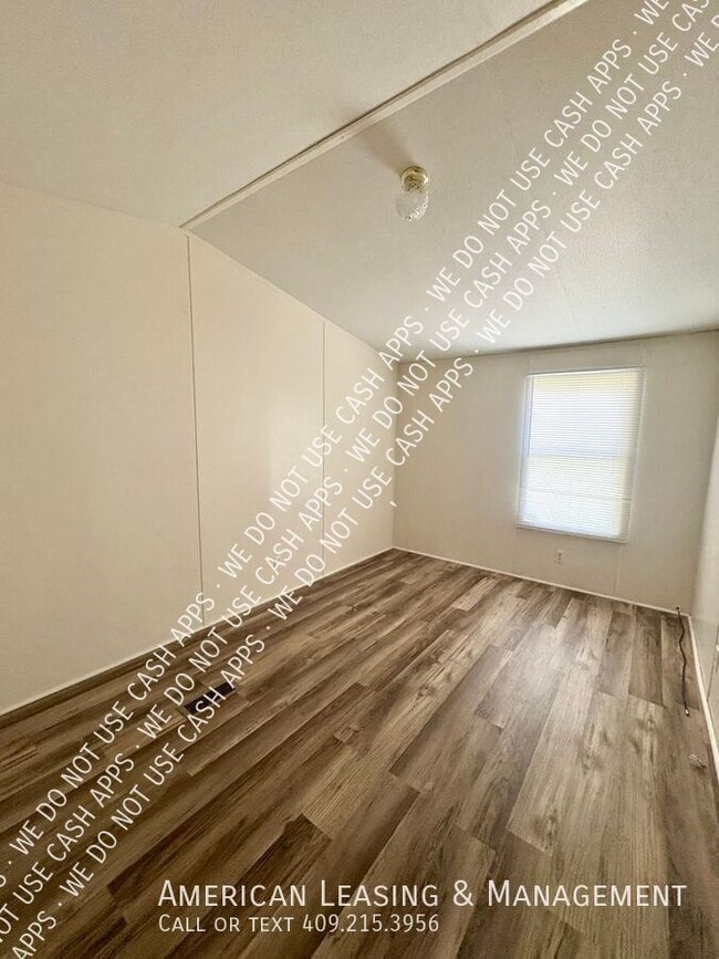 Building Photo - 109 Hornet Ln