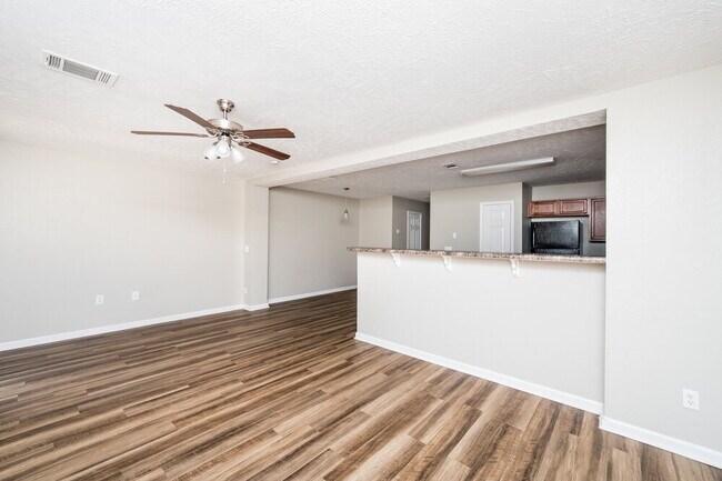 Building Photo - 604 Nixon Way