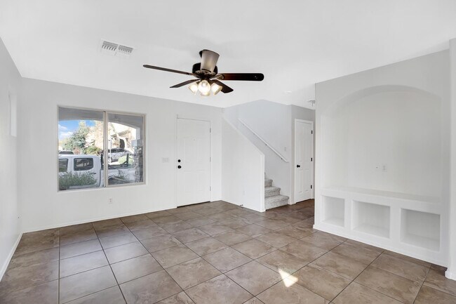 Foto del edificio - 9547 E Belmont Ave