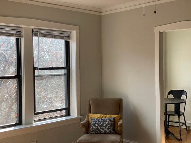 Foto del edificio - 4303 N Winchester Ave
