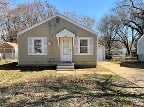 Building Photo - 722 S Forest Ave