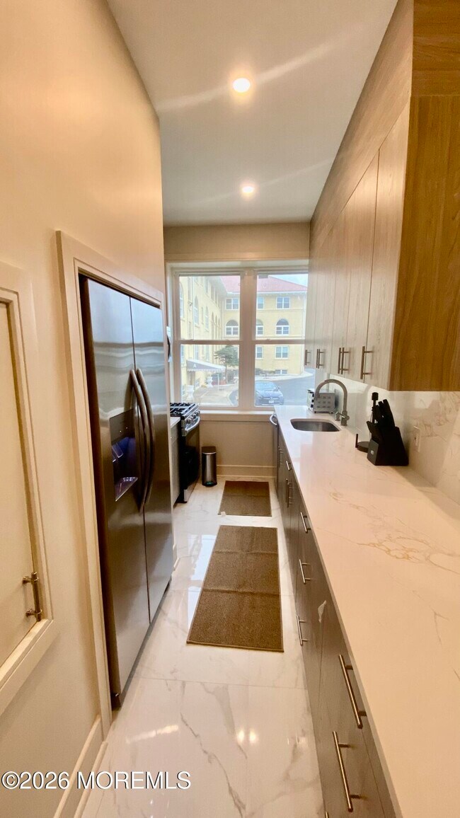 Foto del edificio - 1 Roseld Ave