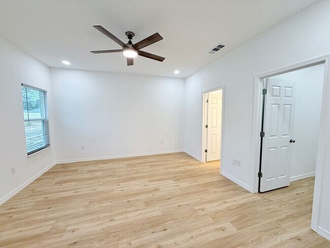 Building Photo - 3353 Country Ln