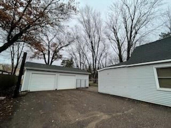 Foto del edificio - 3232 Midway St