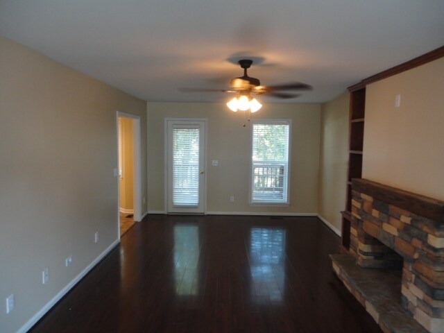 Foto del edificio - 6300 Willowdell Dr