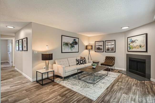 Building Photo - Align Apartments