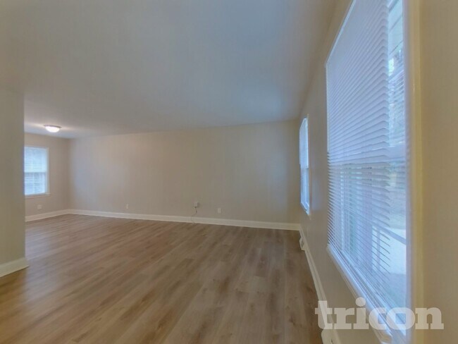 Foto del edificio - 6809 Cardigan Ave