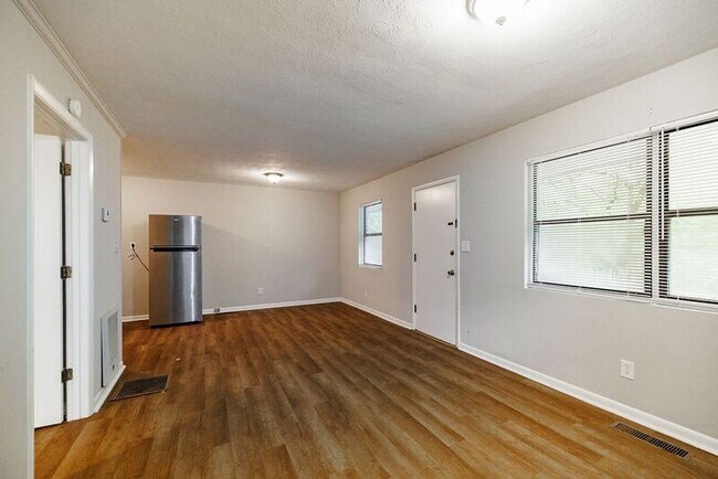 Building Photo - 152 Gaines Ct