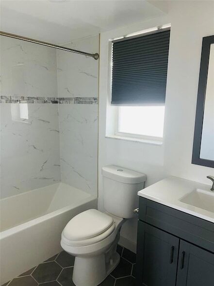 Foto del edificio - 8220 Sunrise Lakes Blvd