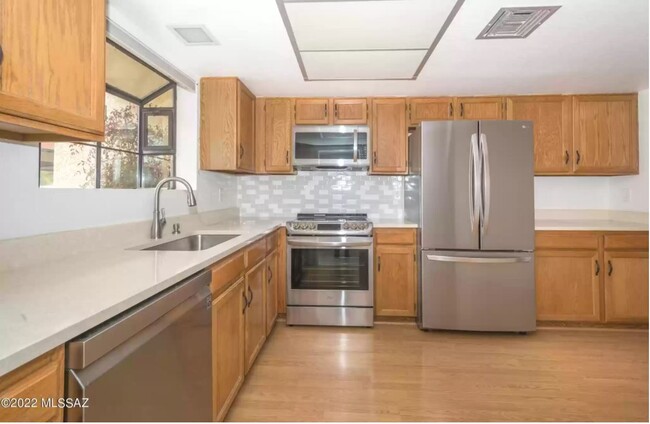 Kitchen - 10131 E Lost Trails St