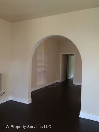Building Photo - 2113 Lapeyrouse St